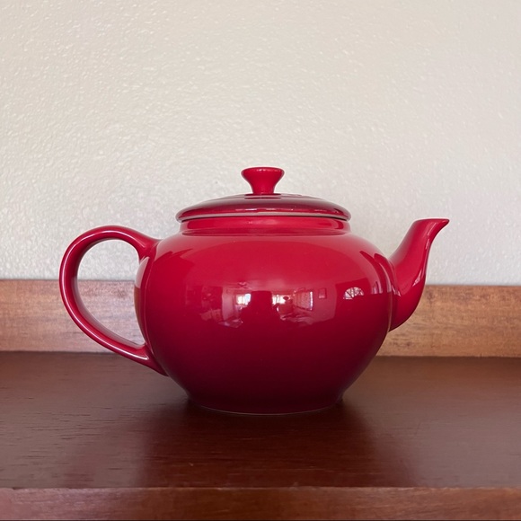NWT Le Creuset tea pot